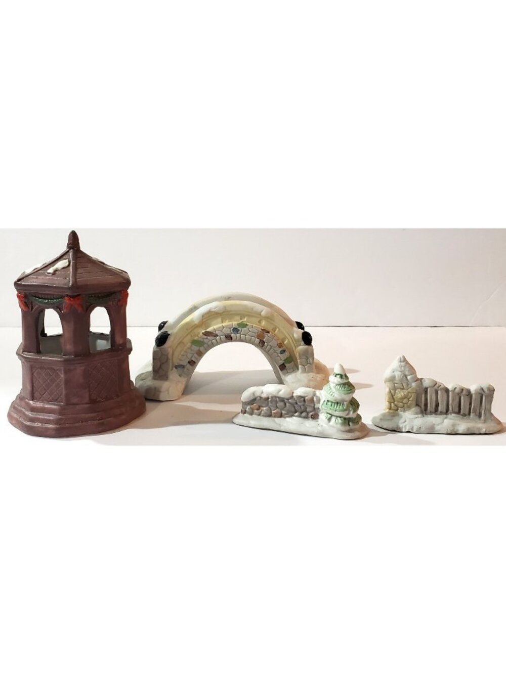 Winterburg Town set of 4 Christmas Village accessories gazebo bridge fences